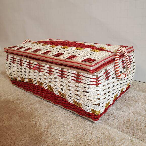 Vintage Sewing Basket - Perfect for Hiding Your Secrets (and Thread) - Picture 2 of 8